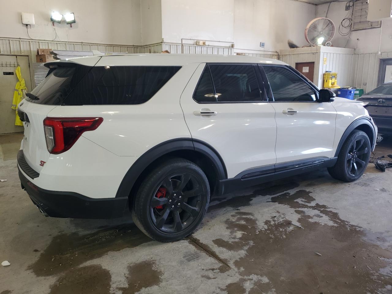 2022 Ford Explorer - Image 3