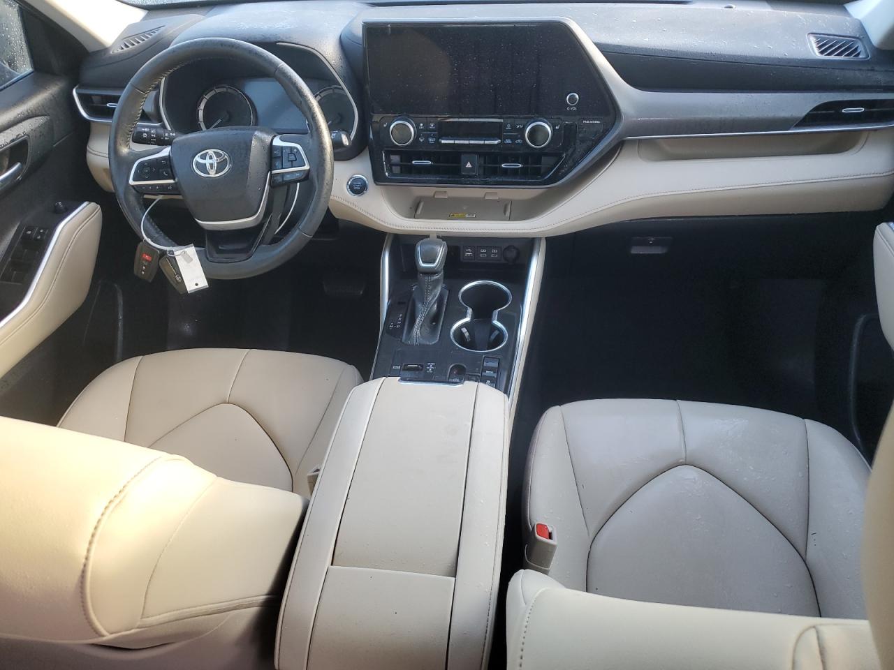 2023 Toyota Highlander - Image 8
