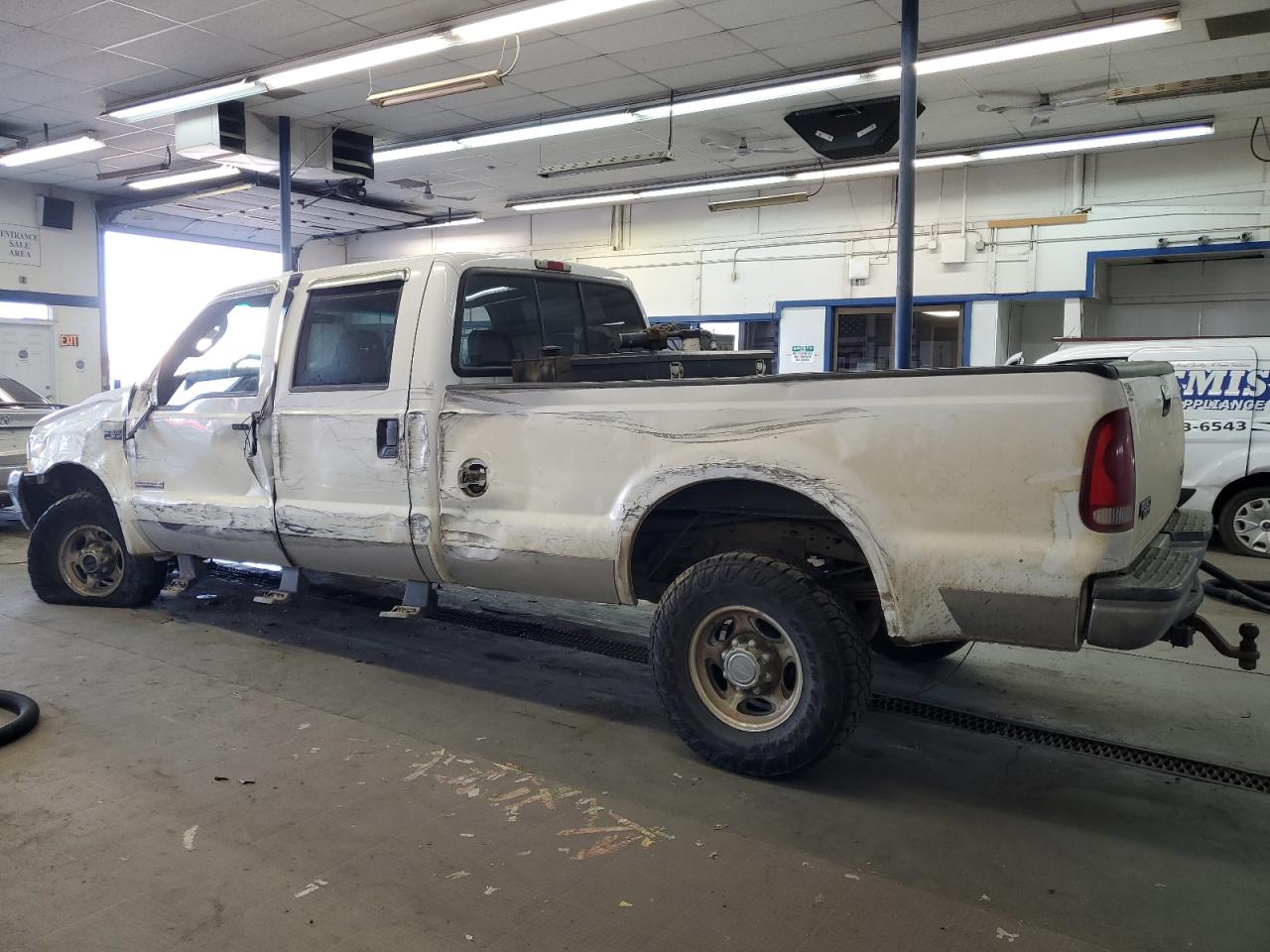 2004 Ford F350 - Image 2