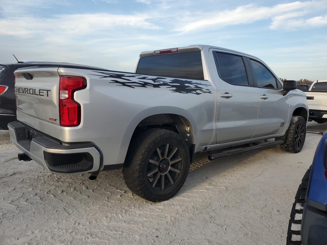 2020 Chevrolet Silverado - Image 3