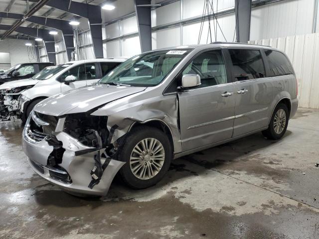 2016 Chrysler Town & Country Touring L de vânzare în Ham Lake, MN - Front End