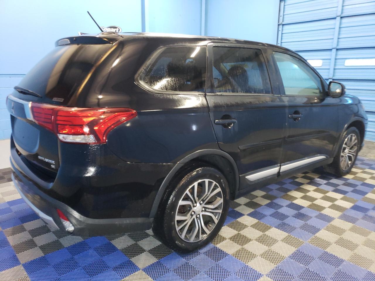 2016 Mitsubishi Outlander - Image 3