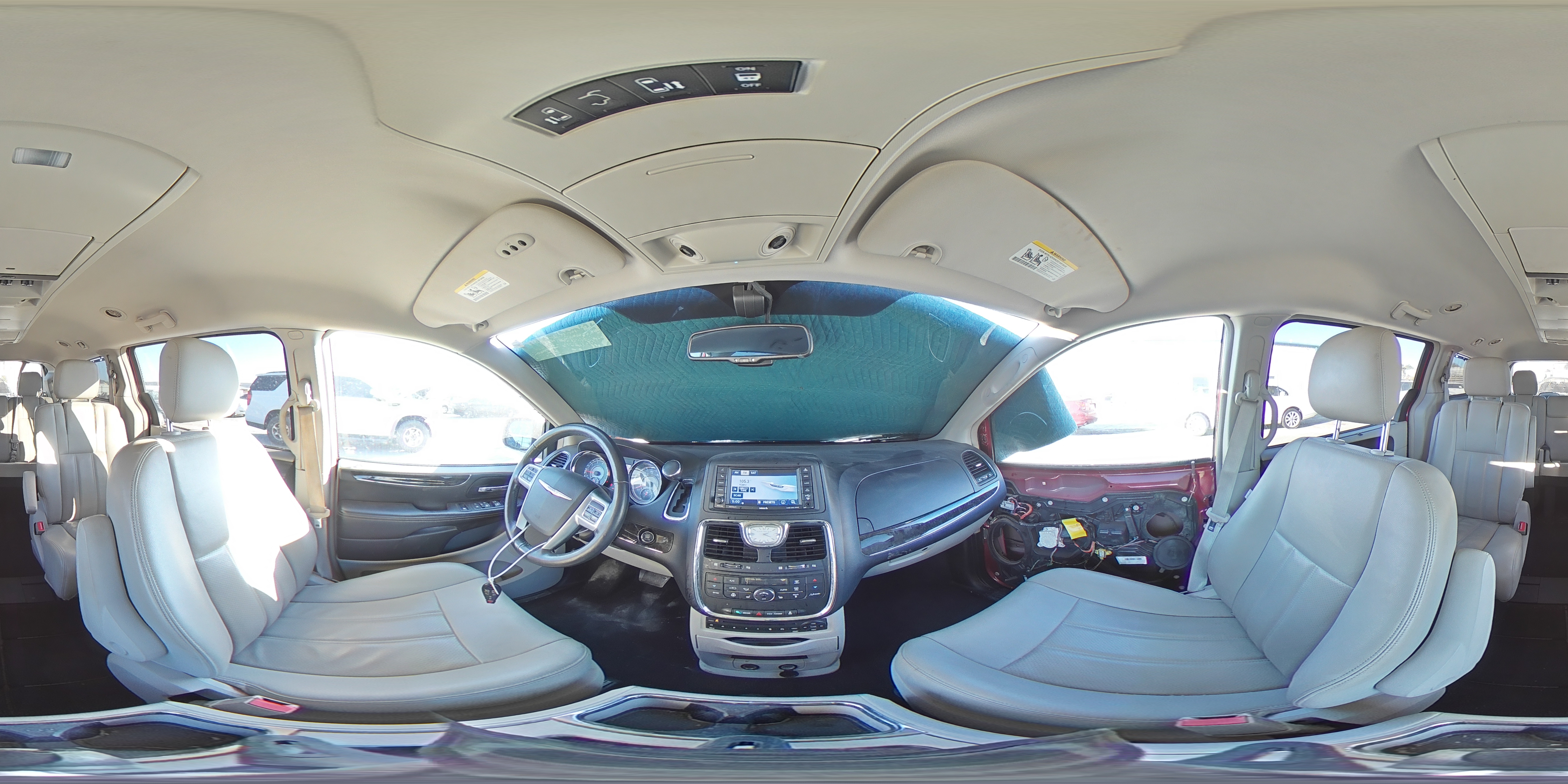 2012 Chrysler Town & Country - Image 14