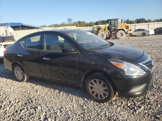 Седани NISSAN VERSA 2015 Чорний