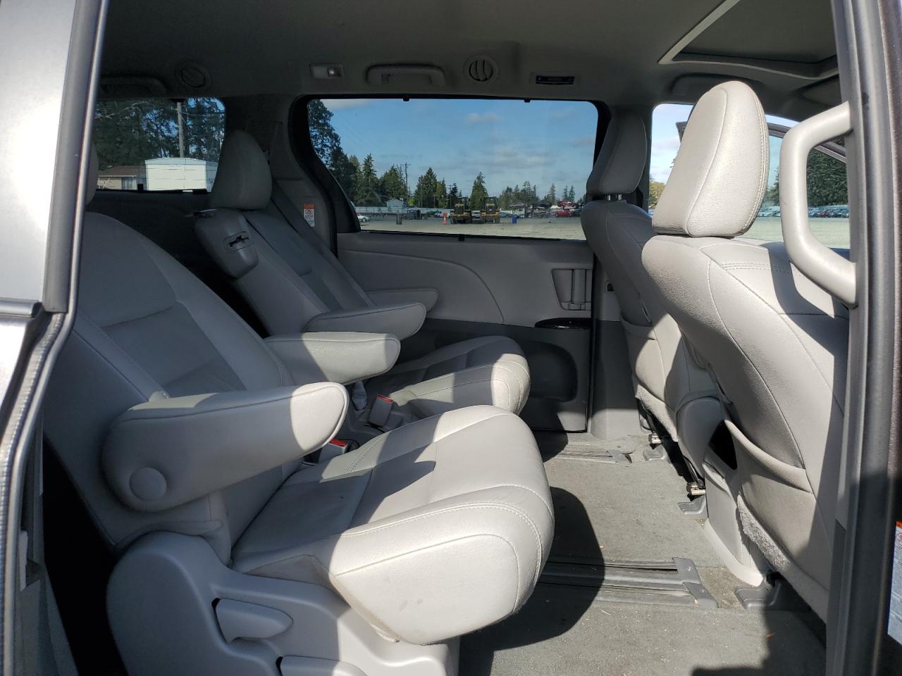 2015 Toyota Sienna Xle VIN: 5TDYK3DCXFS601392 Lot: 75644454