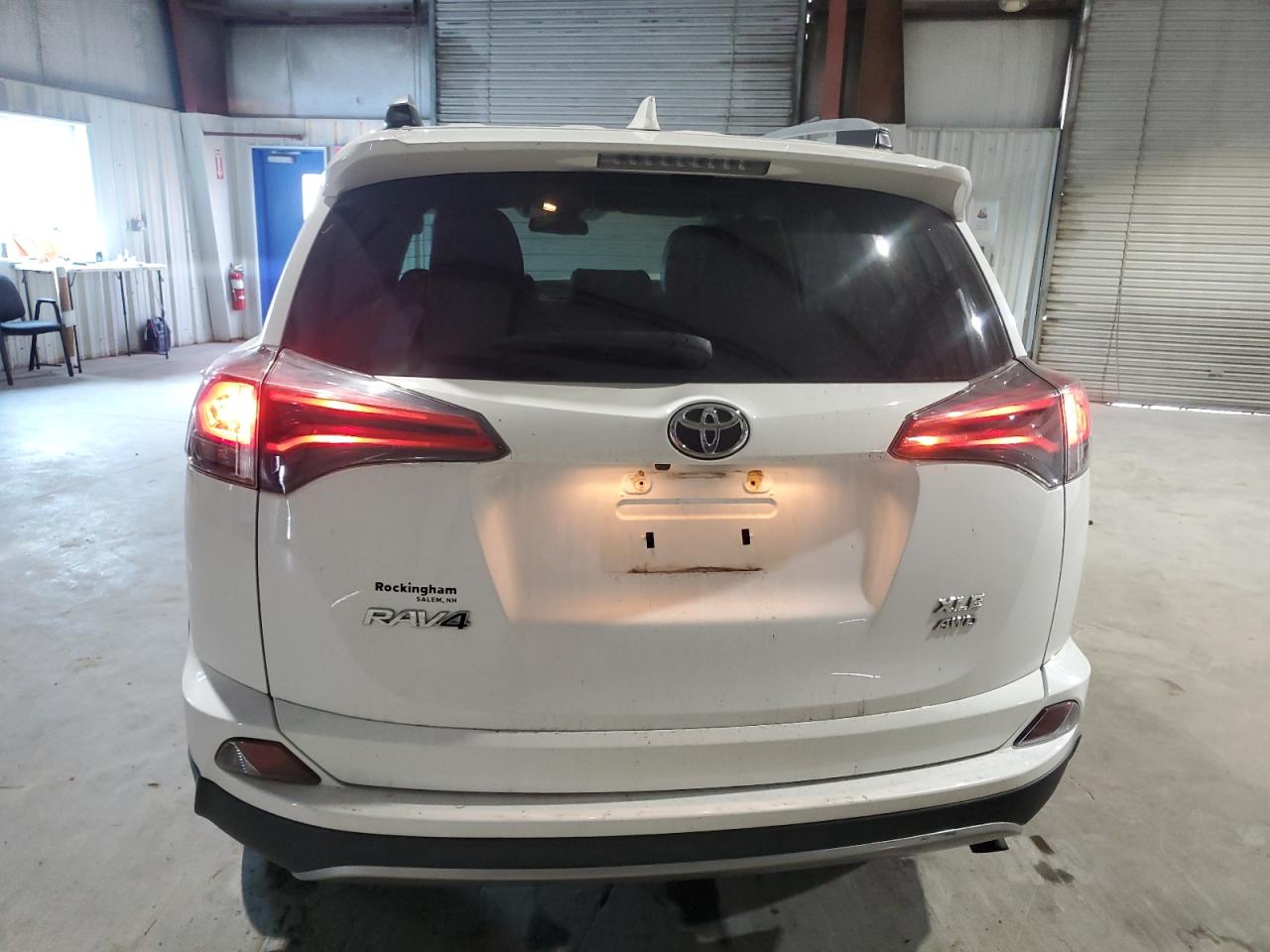 2T3RFREV1JW805338 2018 Toyota Rav4 Adventure