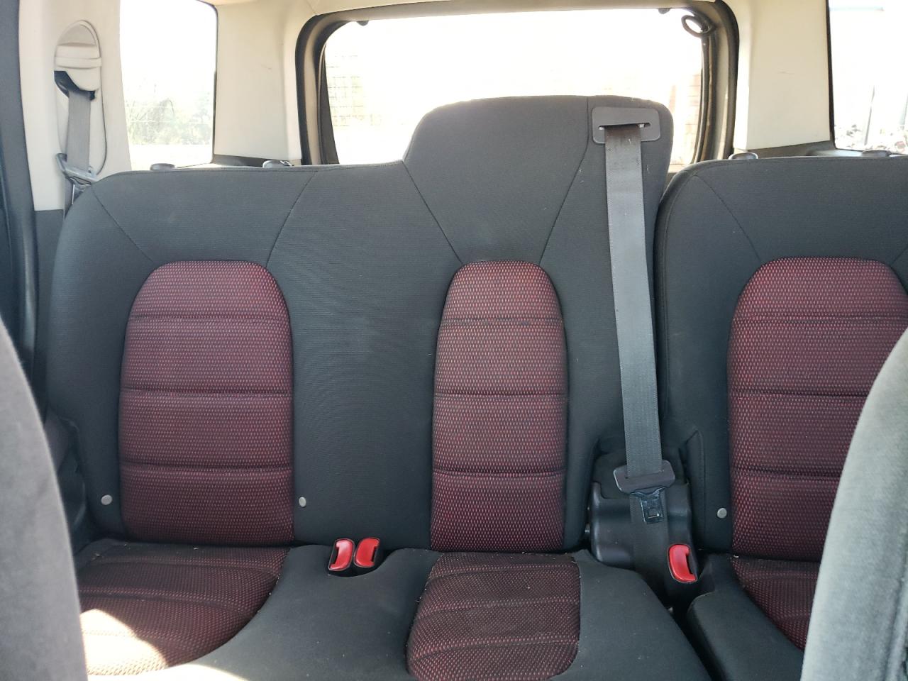 2005 Ford Explorer - Image 10