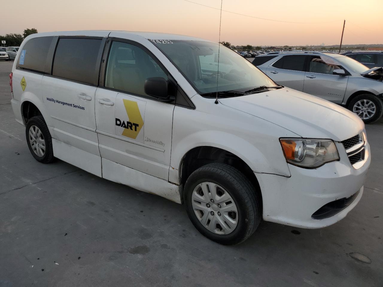 2017 Dodge Caravan - Image 4