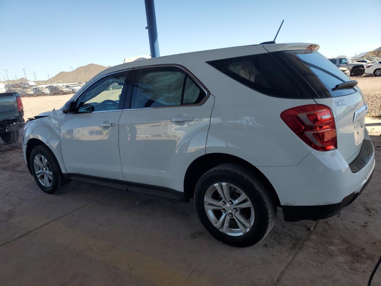2016 Chevrolet Equinox - Image 2