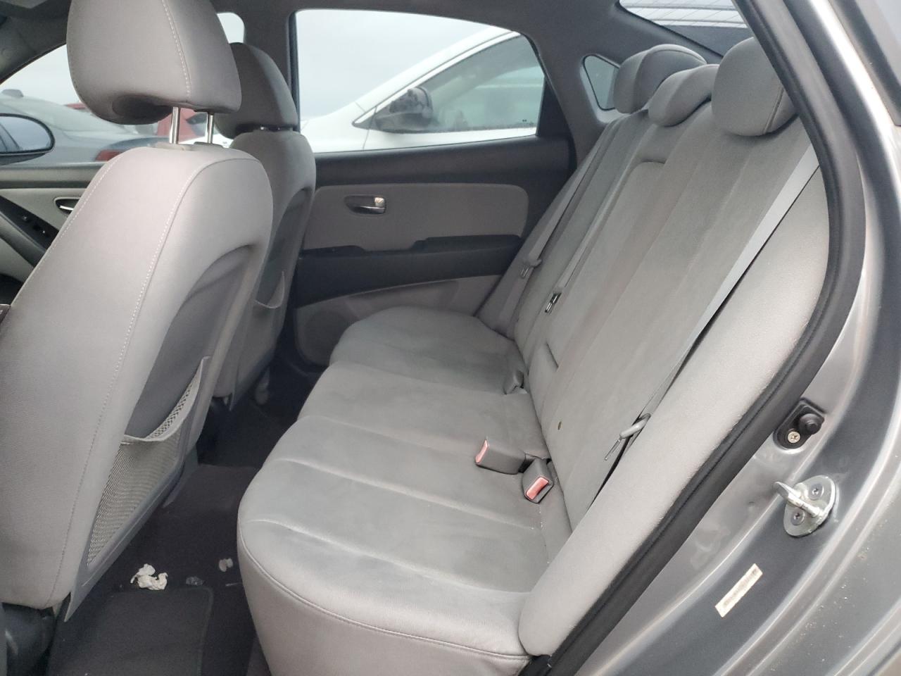 2010 Hyundai Elantra - Image 10