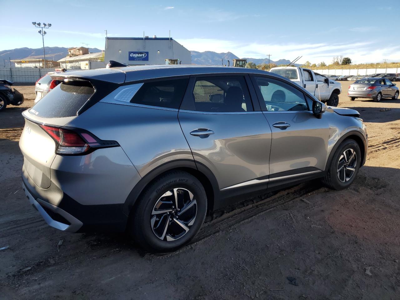 2025 Kia Sportage - Image 3