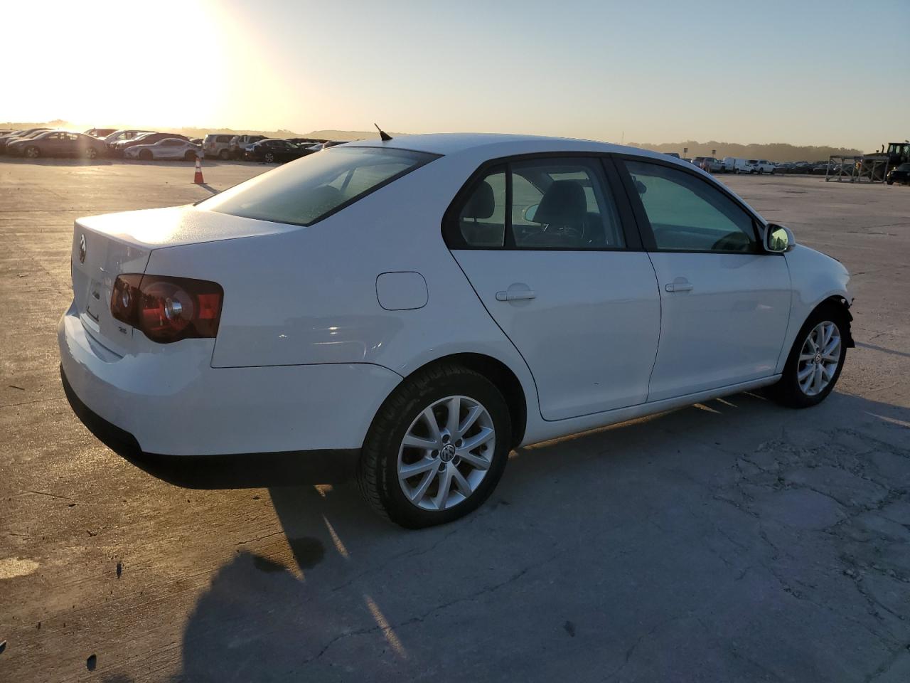 2010 Volkswagen Jetta - Image 3
