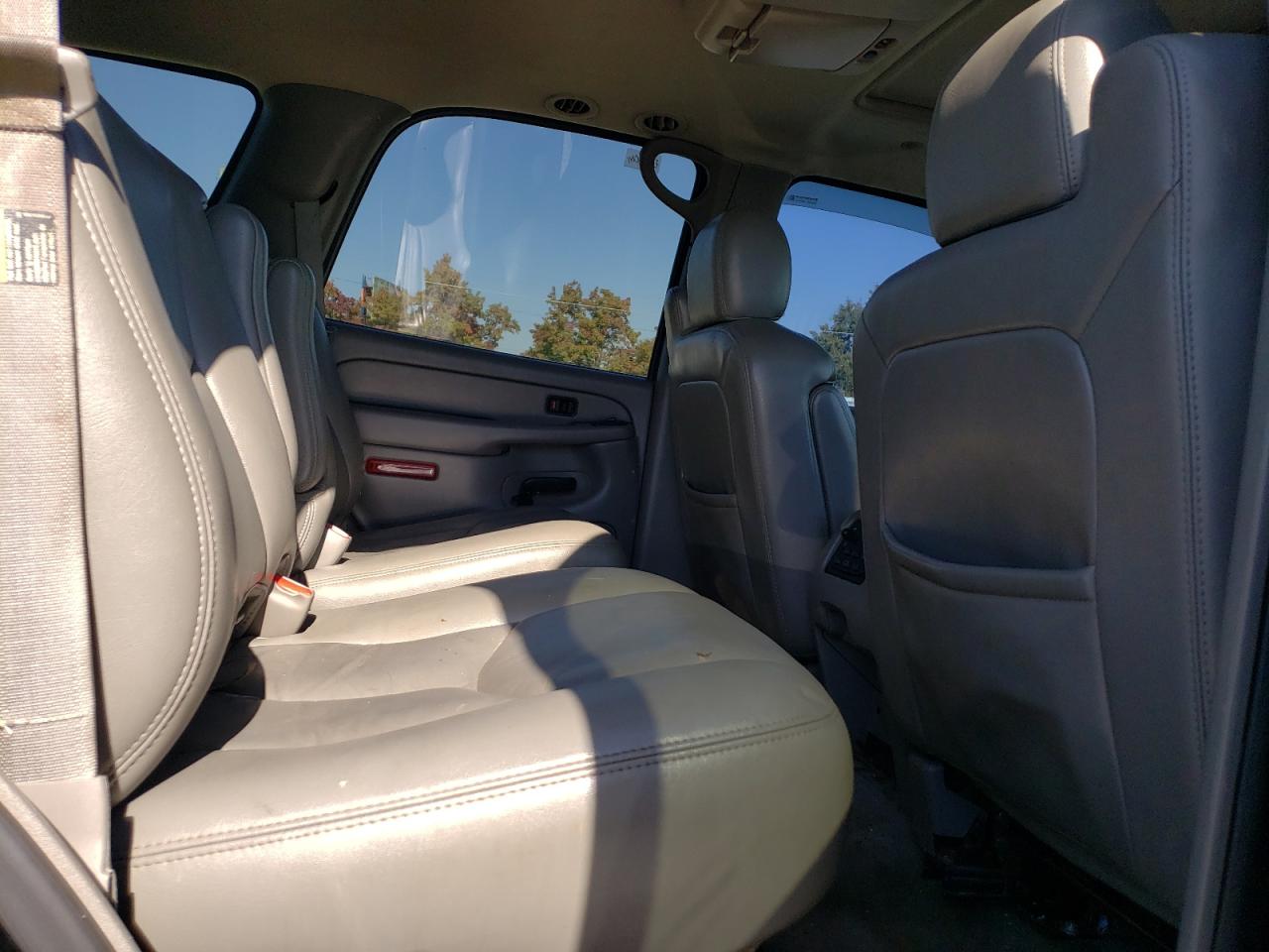 2005 Chevrolet Tahoe - Image 11