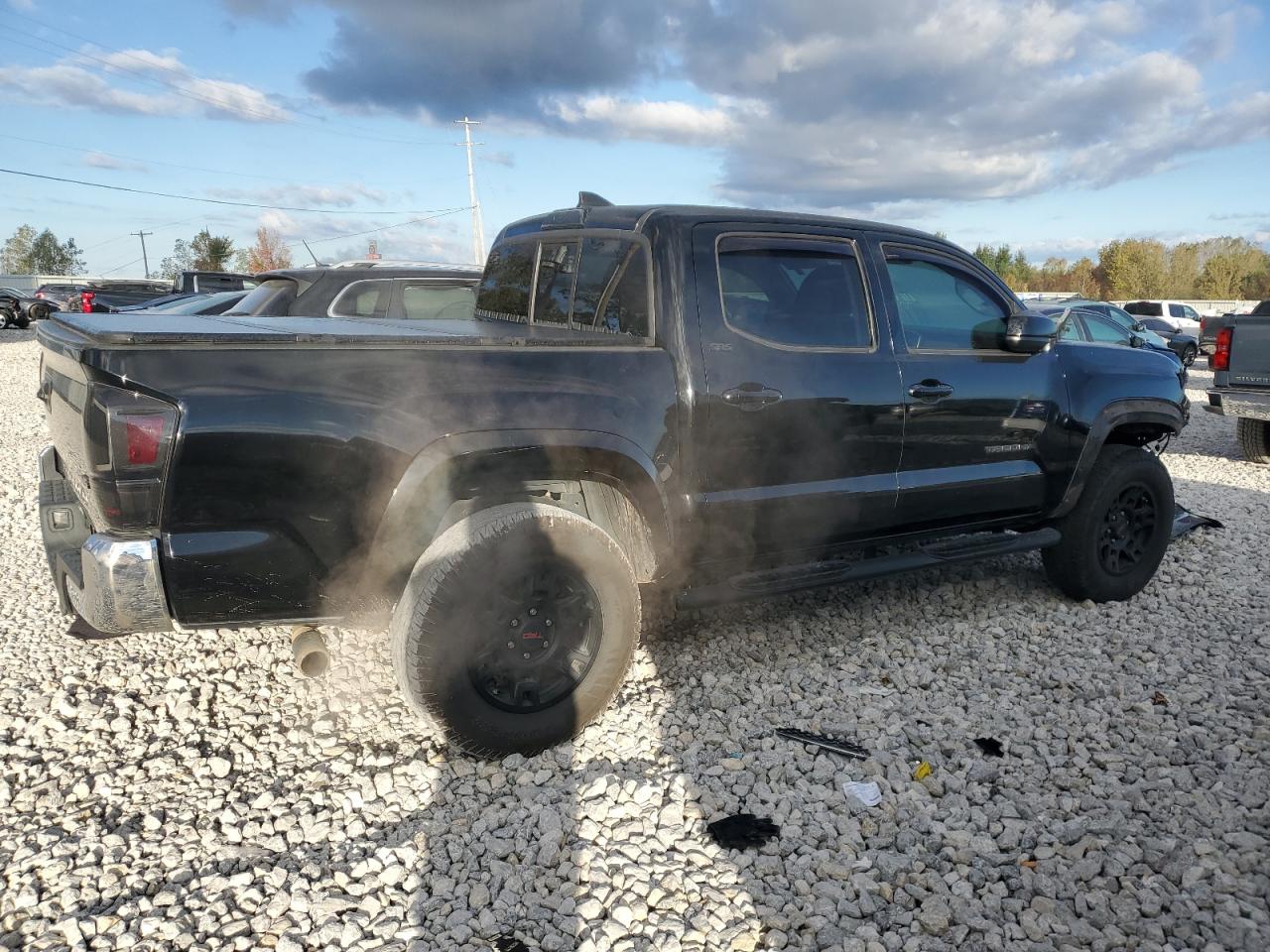 VIN 5TFAZ5CN2HX030747 2017 TOYOTA TACOMA no.3