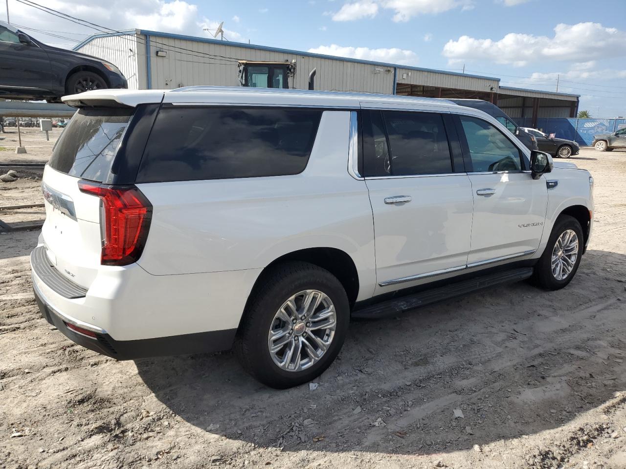 2021 GMC Yukon - Image 3