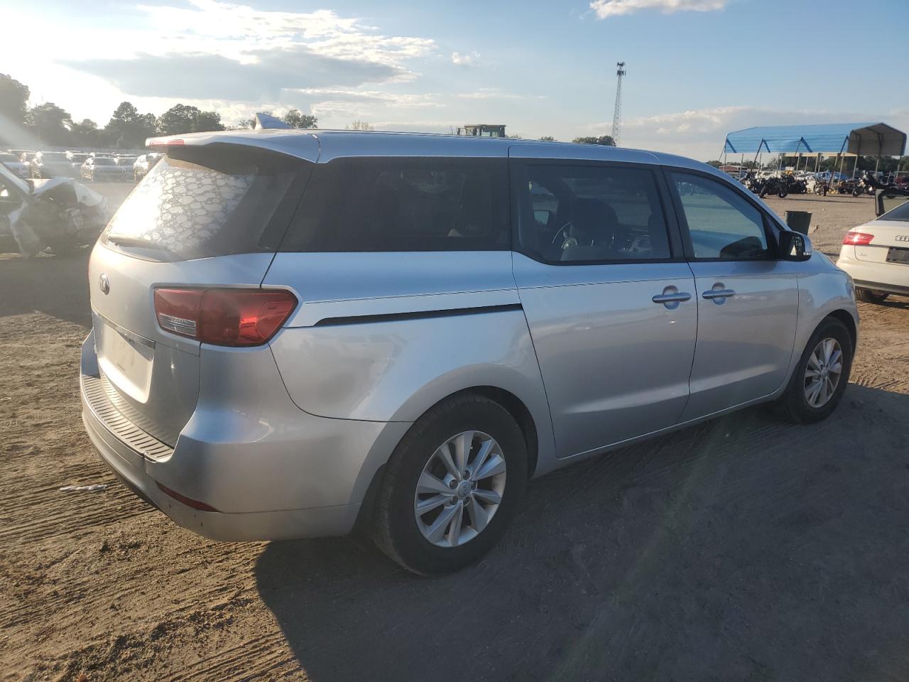 2016 Kia Sedona - Image 3