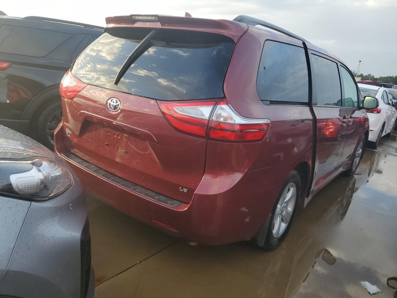 2019 Toyota Sienna - Image 3