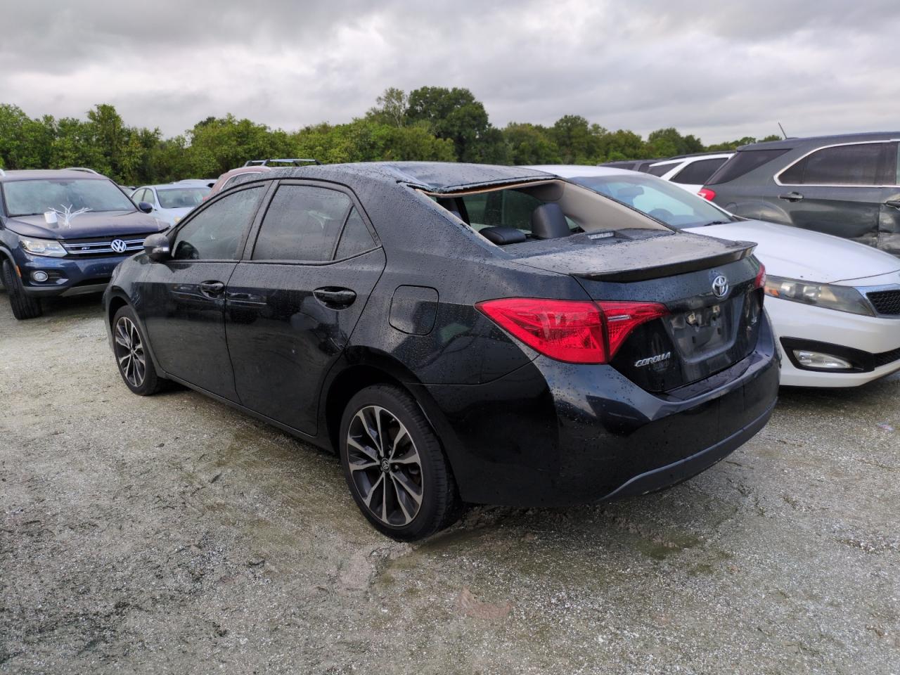 5YFBURHE6JP823766 2018 TOYOTA COROLLA - Image 2