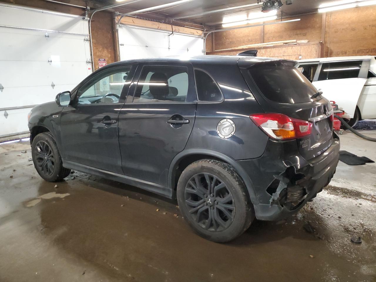 2018 Mitsubishi Outlander - Image 2