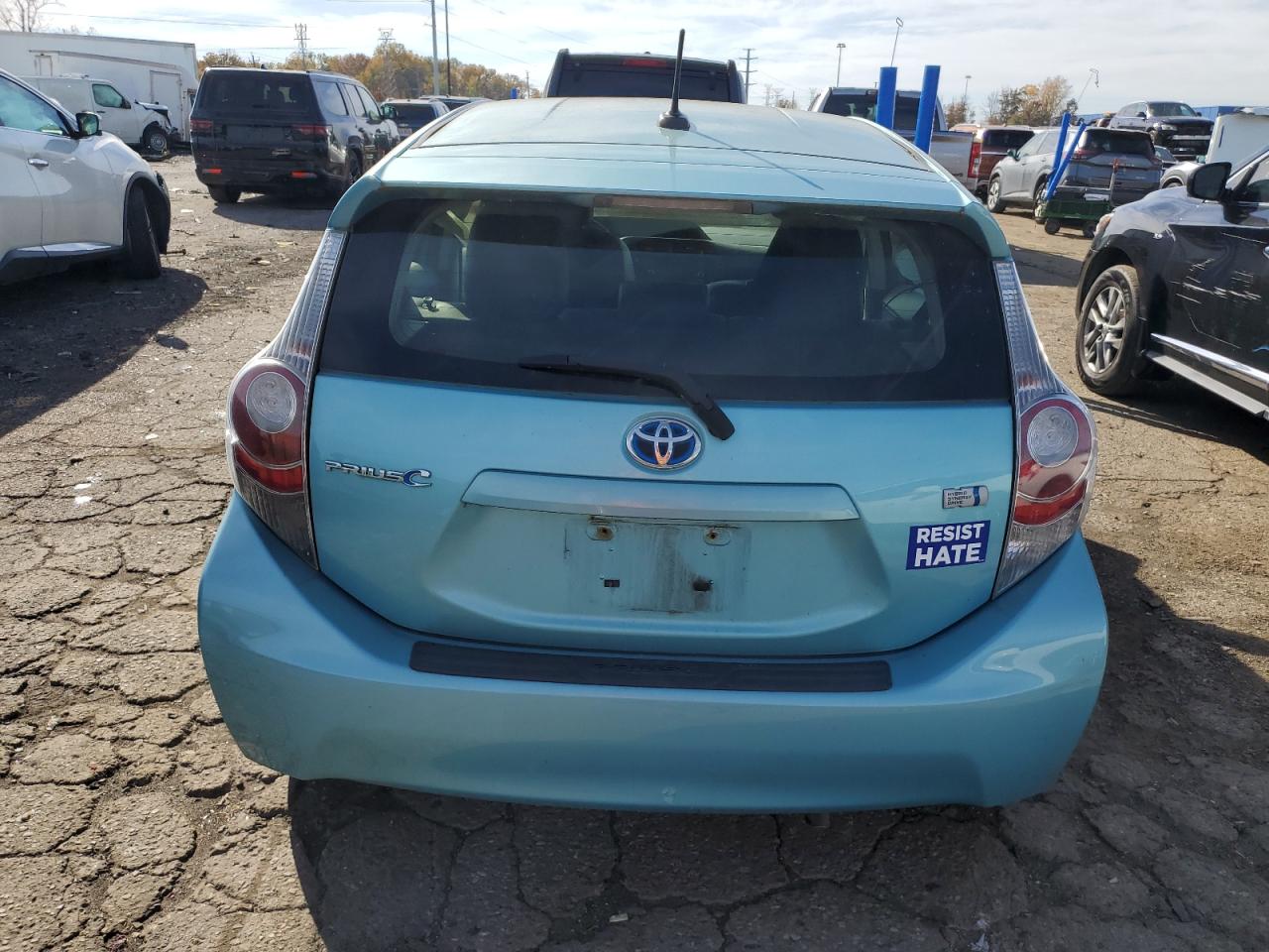 2013 Toyota Prius C VIN: JTDKDTB31D1045924 Lot: 76927344