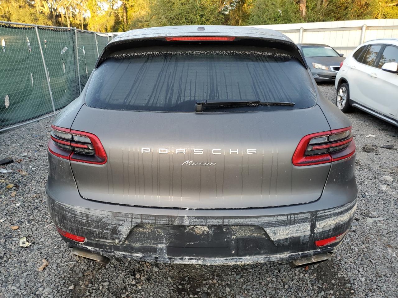 2018 Porsche Macan VIN: WP1AA2A51JLB12568 Lot: 74032514