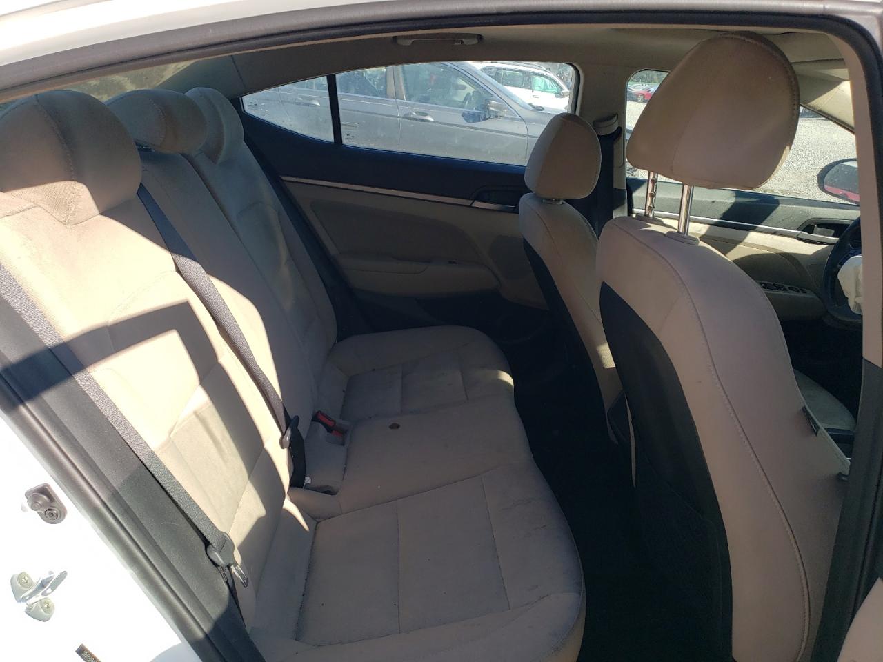 2018 Hyundai Elantra - Image 10