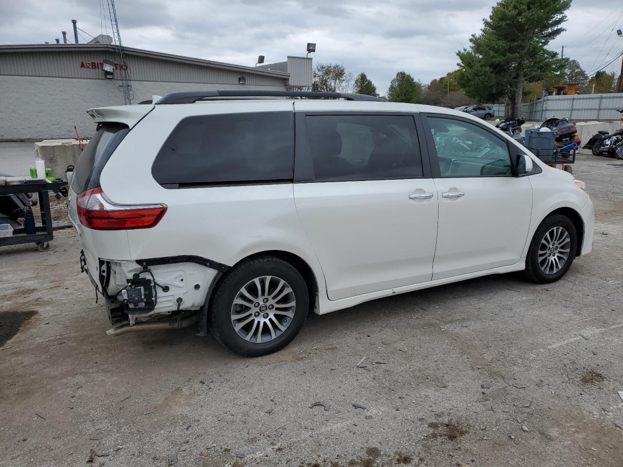 2020 Toyota Sienna - Image 3