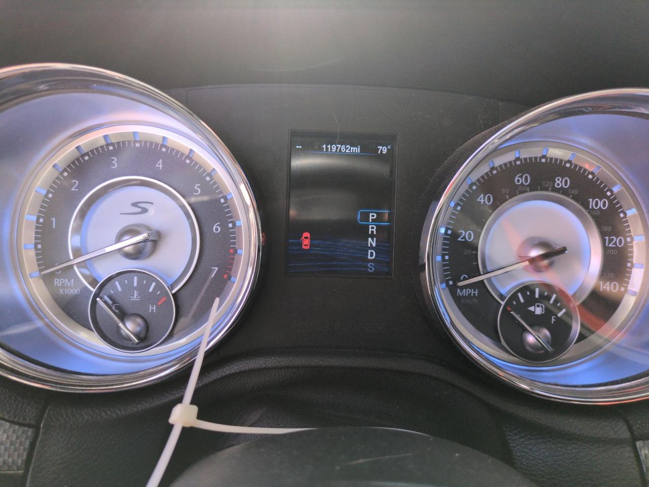 2014 Chrysler 300 - Image 9