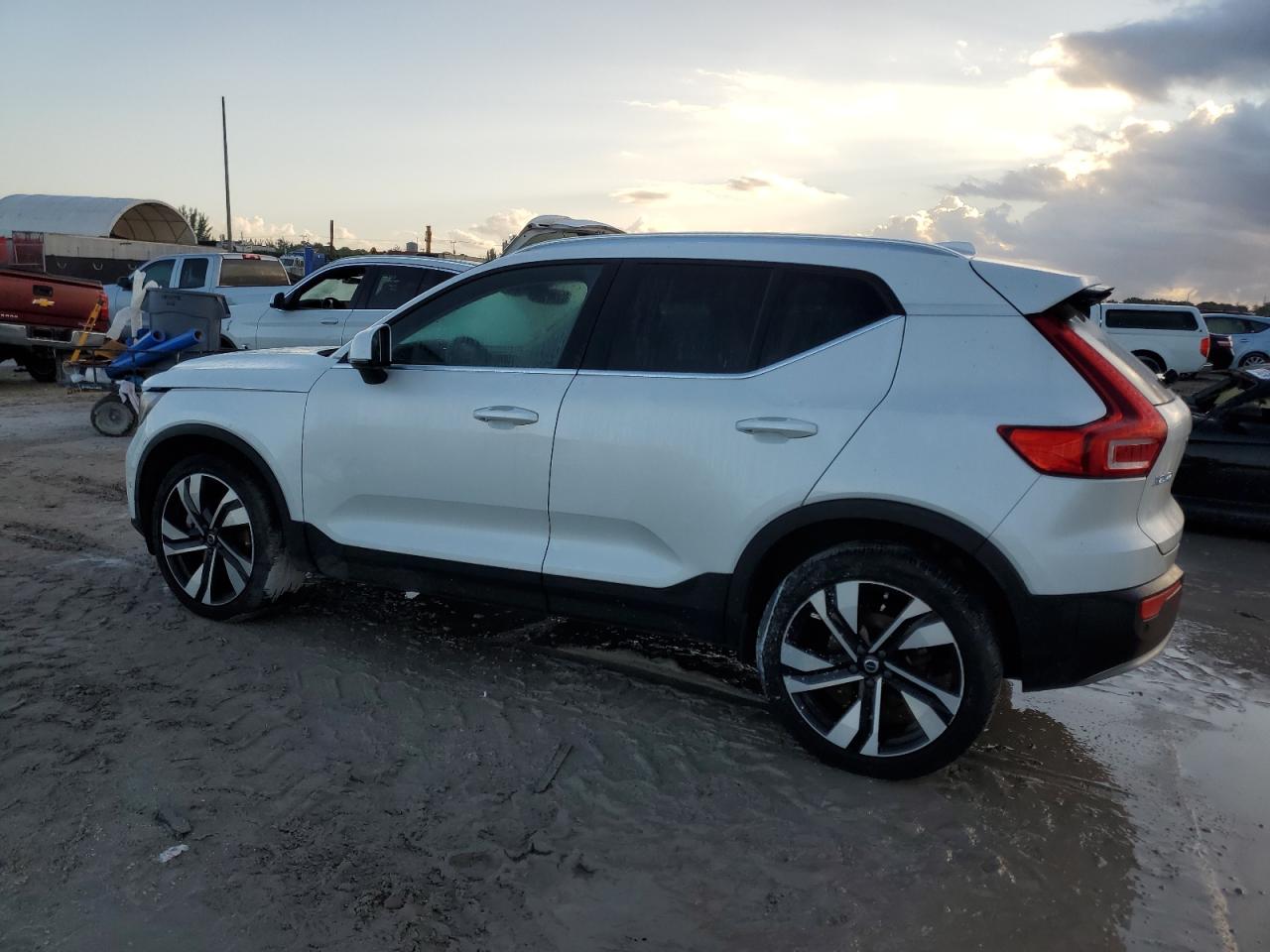 2023 Volvo Xc40 Ultimate VIN: YV4L12UF7P2032461 Lot: 77300154