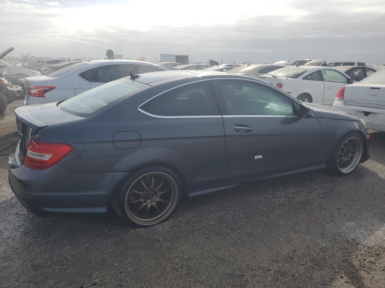 VIN WDDGJ4HBXDG074697 2013 MERCEDES-BENZ C-CLASS no.3