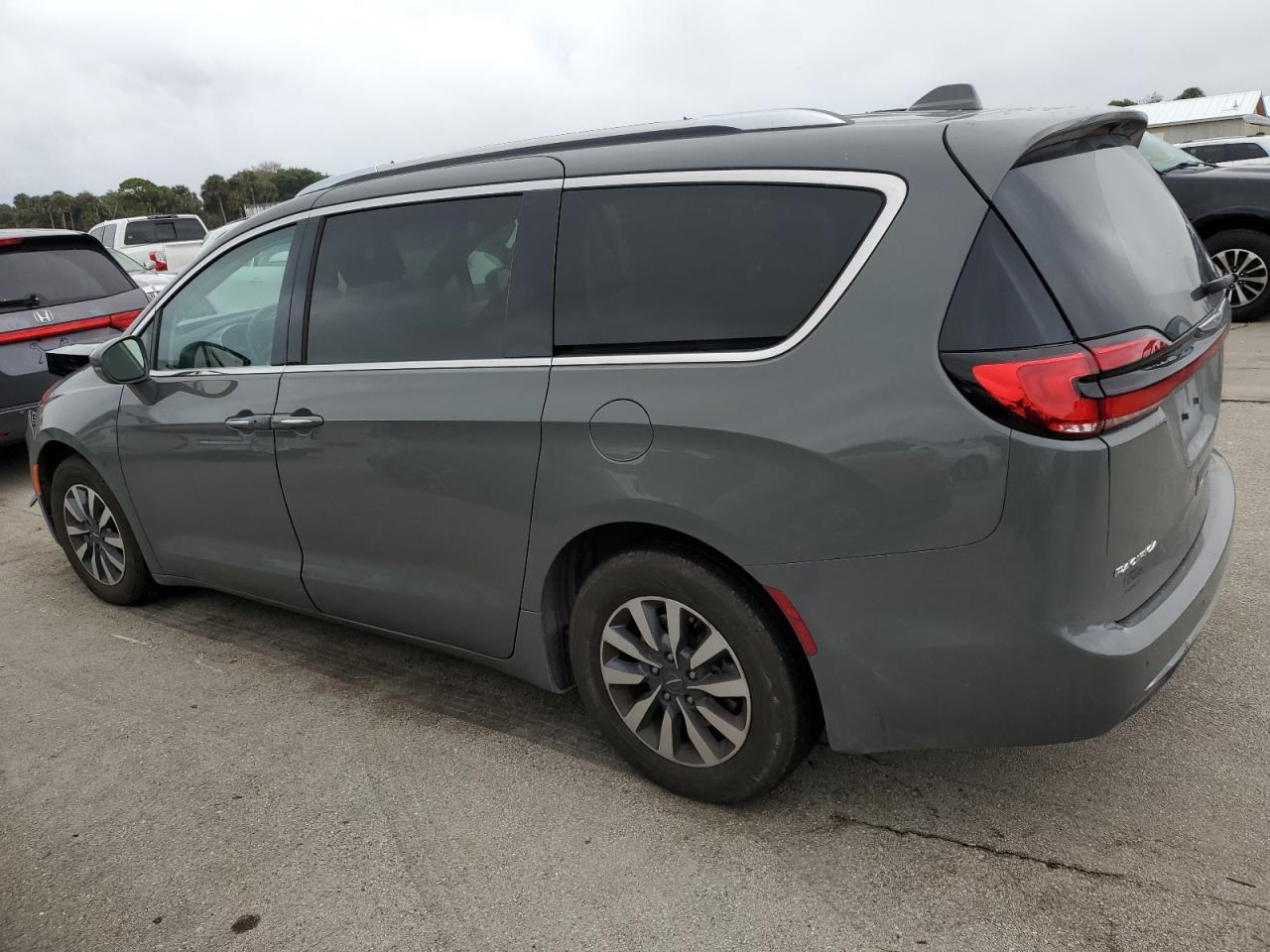 2021 Chrysler Pacifica - Image 2