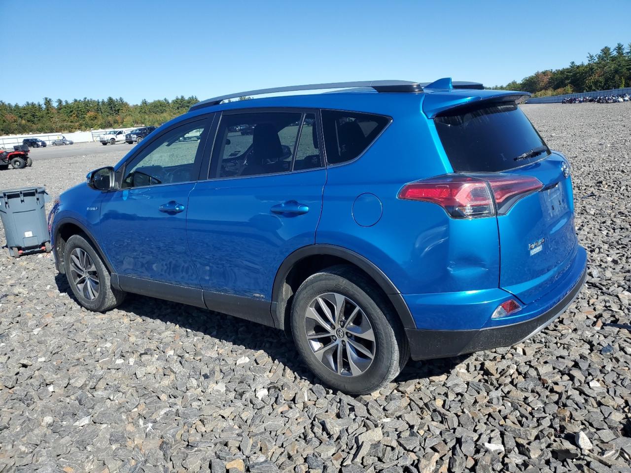 VIN JTMRJREV7HD109587 2017 TOYOTA RAV4 no.2