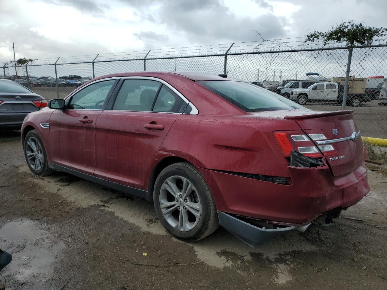 VIN 1FAHP2E86FG177523 2015 FORD TAURUS no.2