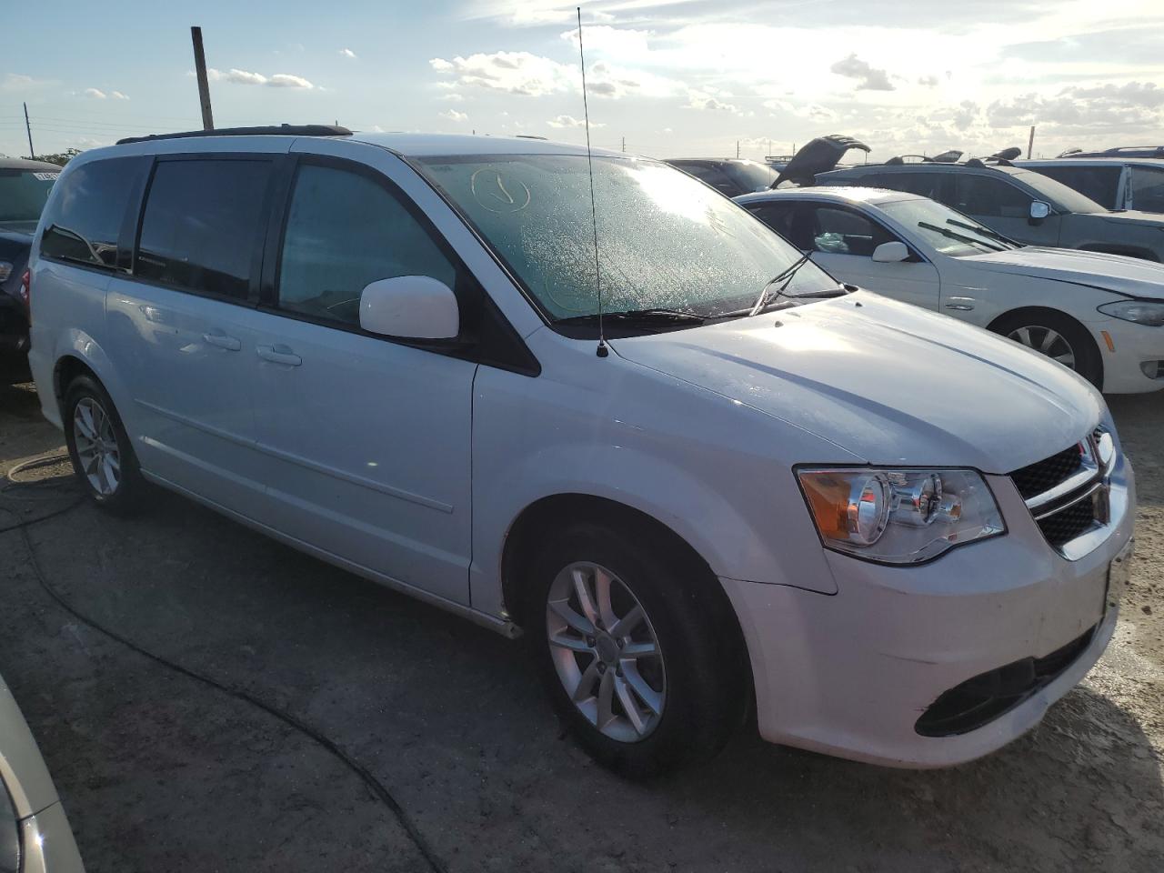 2C4RDGCG1GR339105 2016 Dodge Grand Caravan Sxt