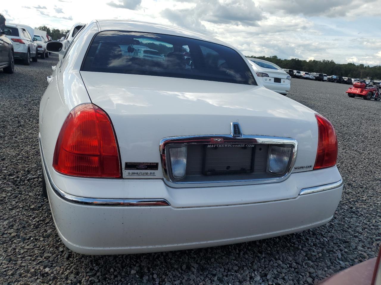 1LNHM81WX7Y626722 2007 Lincoln Town Car Signature