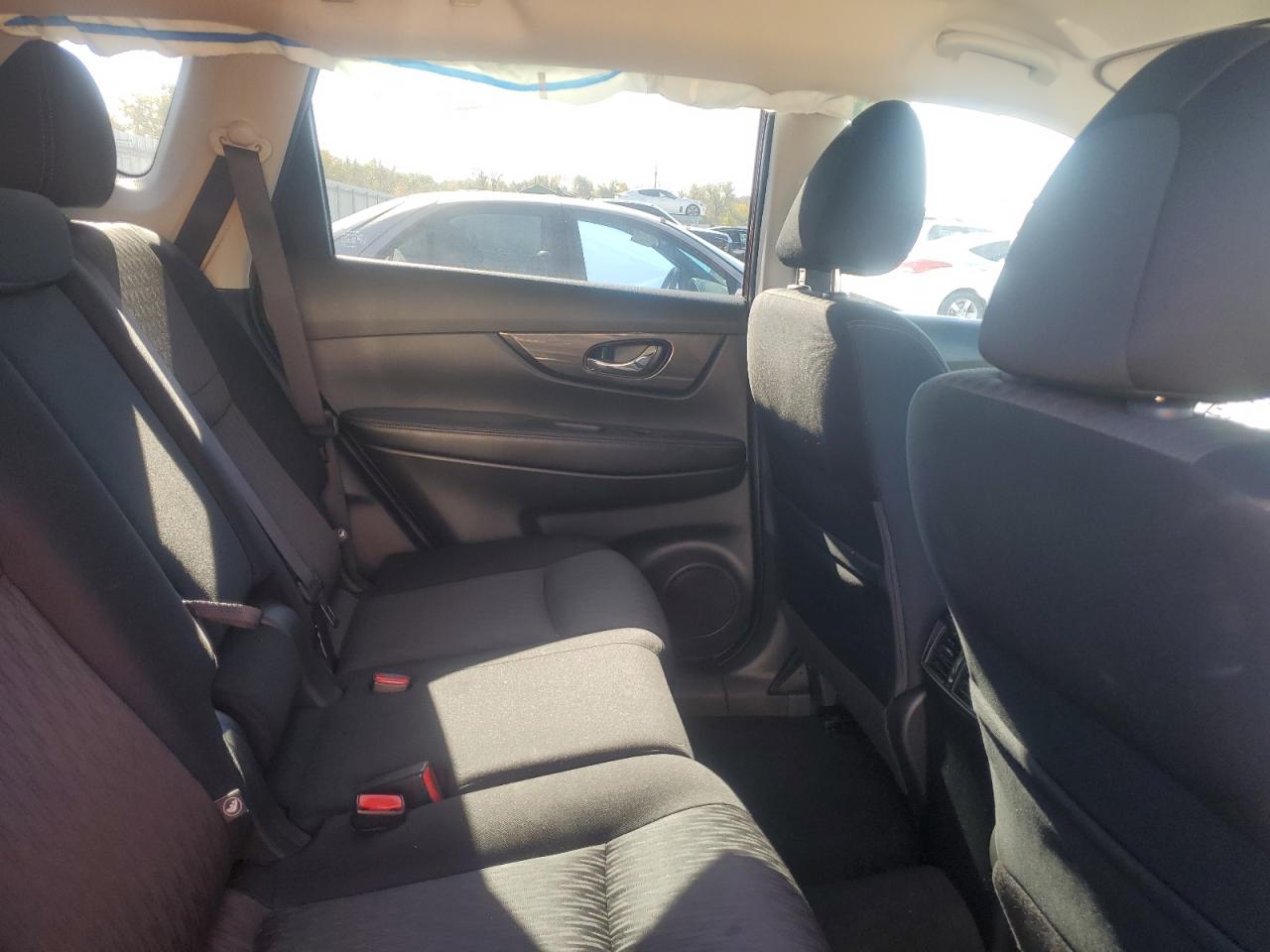 2017 Nissan Rogue - Image 11