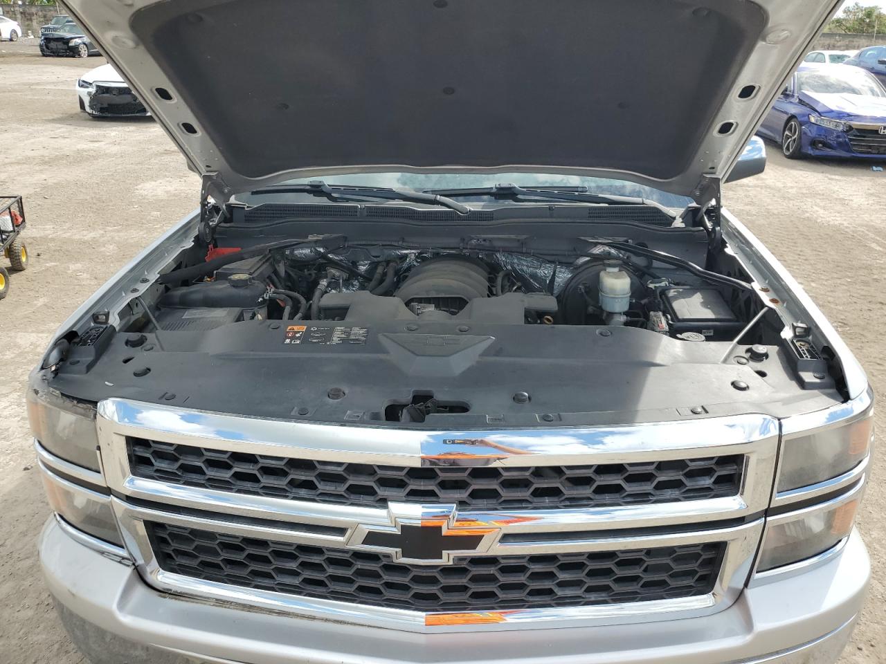 2015 Chevrolet Silverado - Image 11