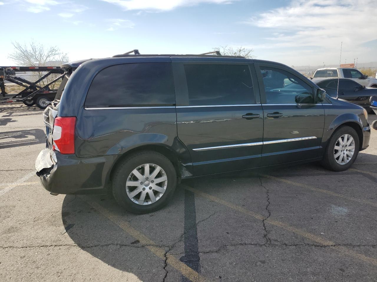 2014 Chrysler Town & Country - Image 3