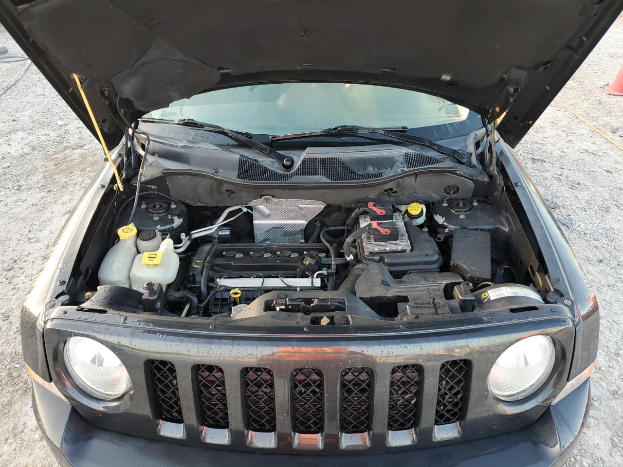 2011 Jeep Liberty (Patriot) - Image 12