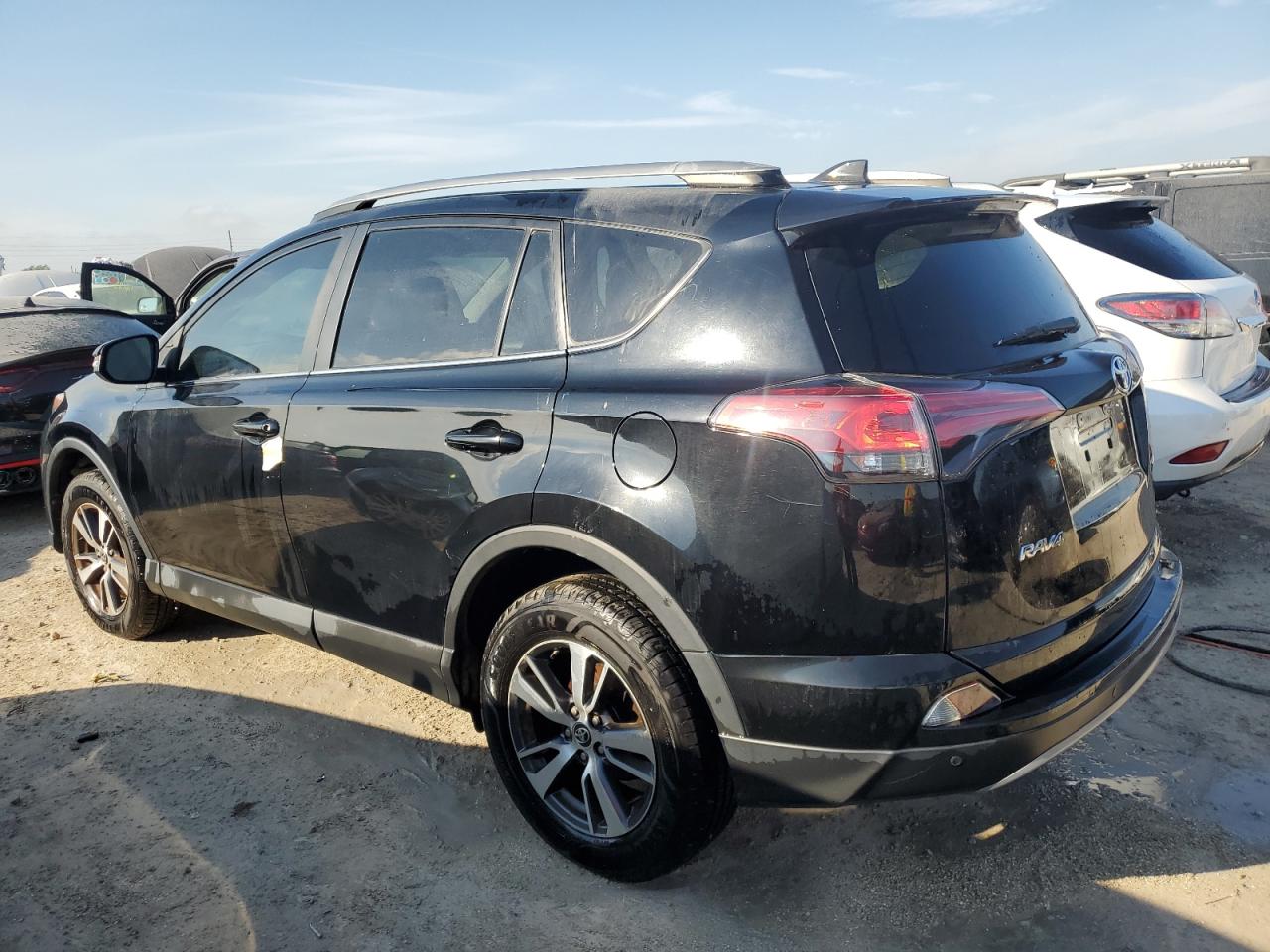 2018 Toyota RAV 4 - Image 2