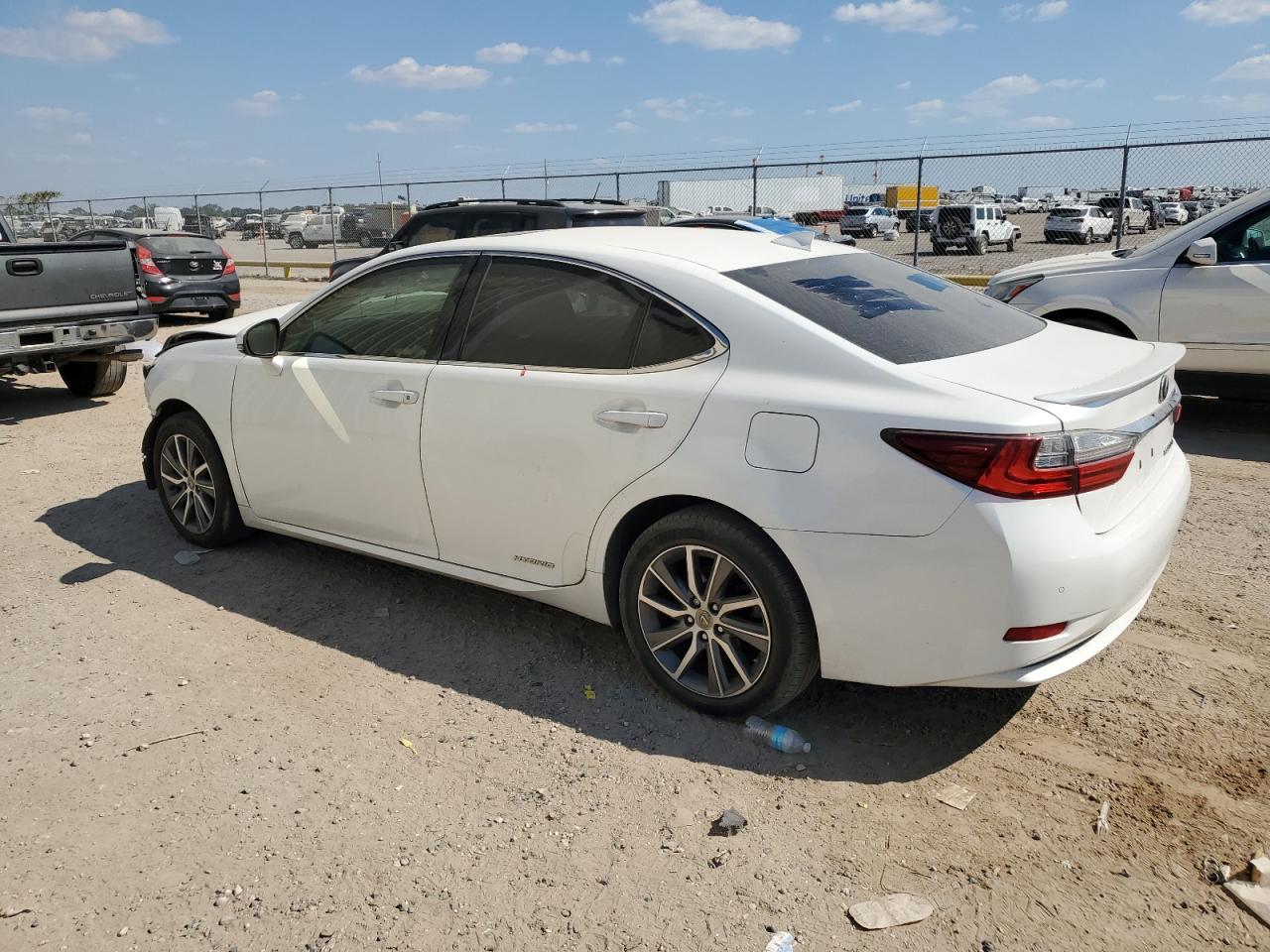 2017 Lexus ES - Image 2
