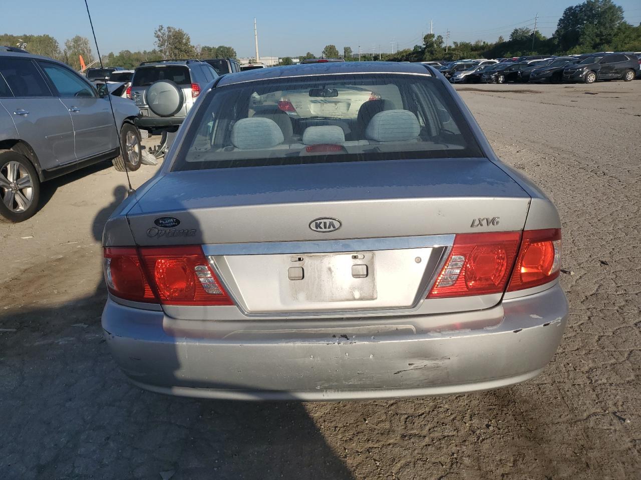 2005 Kia Optima Lx VIN: KNAGD128255410933 Lot: 74470424