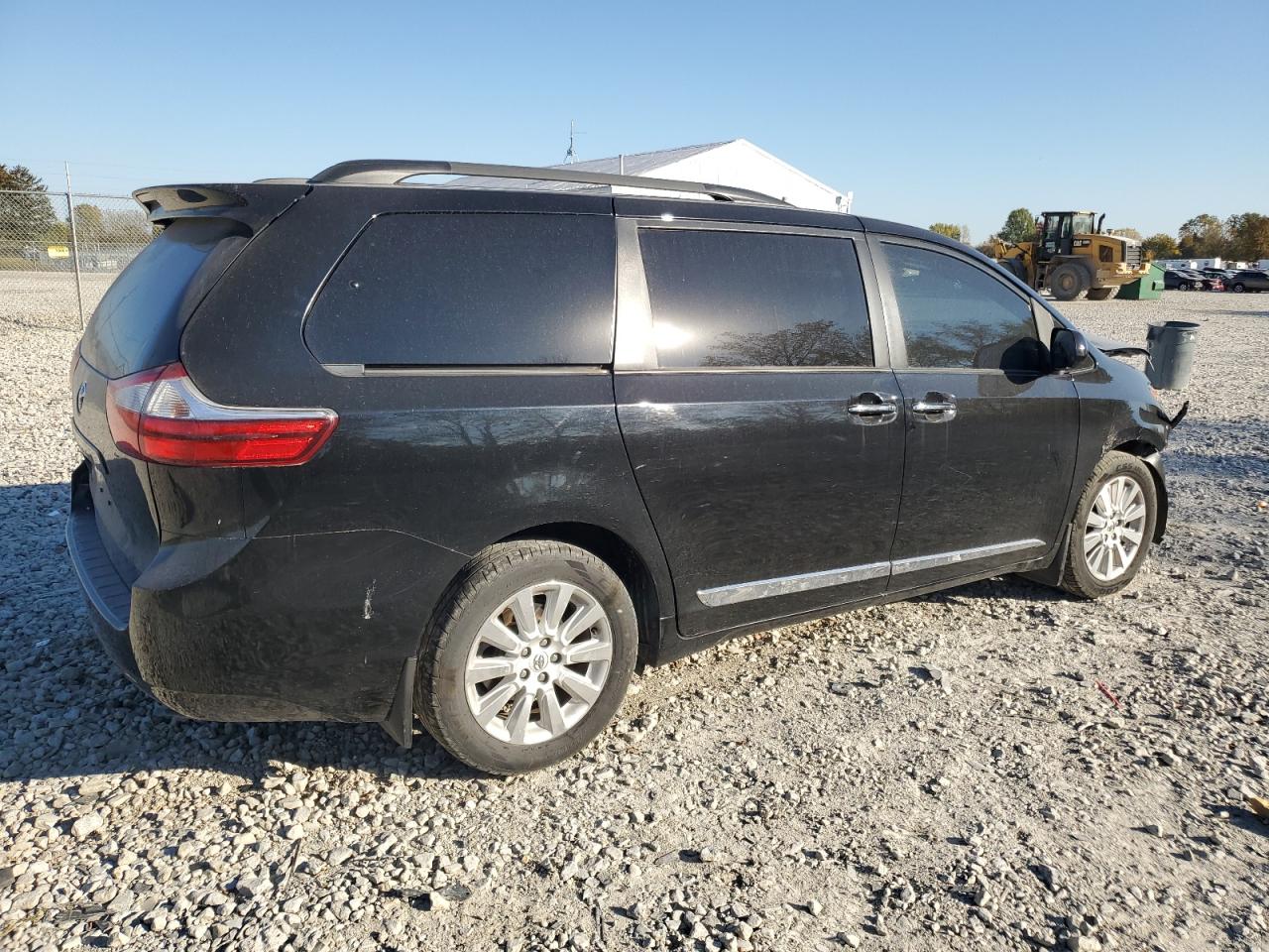 2015 Toyota Sienna - Image 3