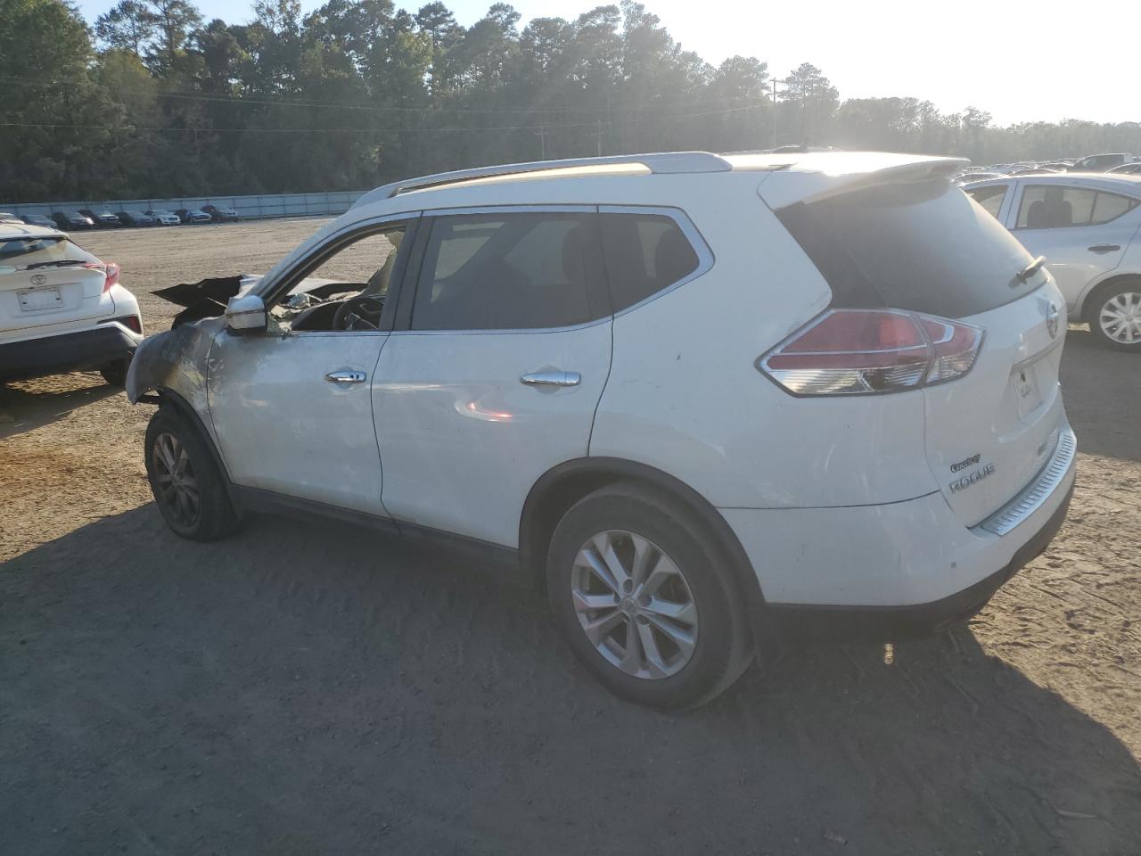 2016 Nissan Rogue - Image 2