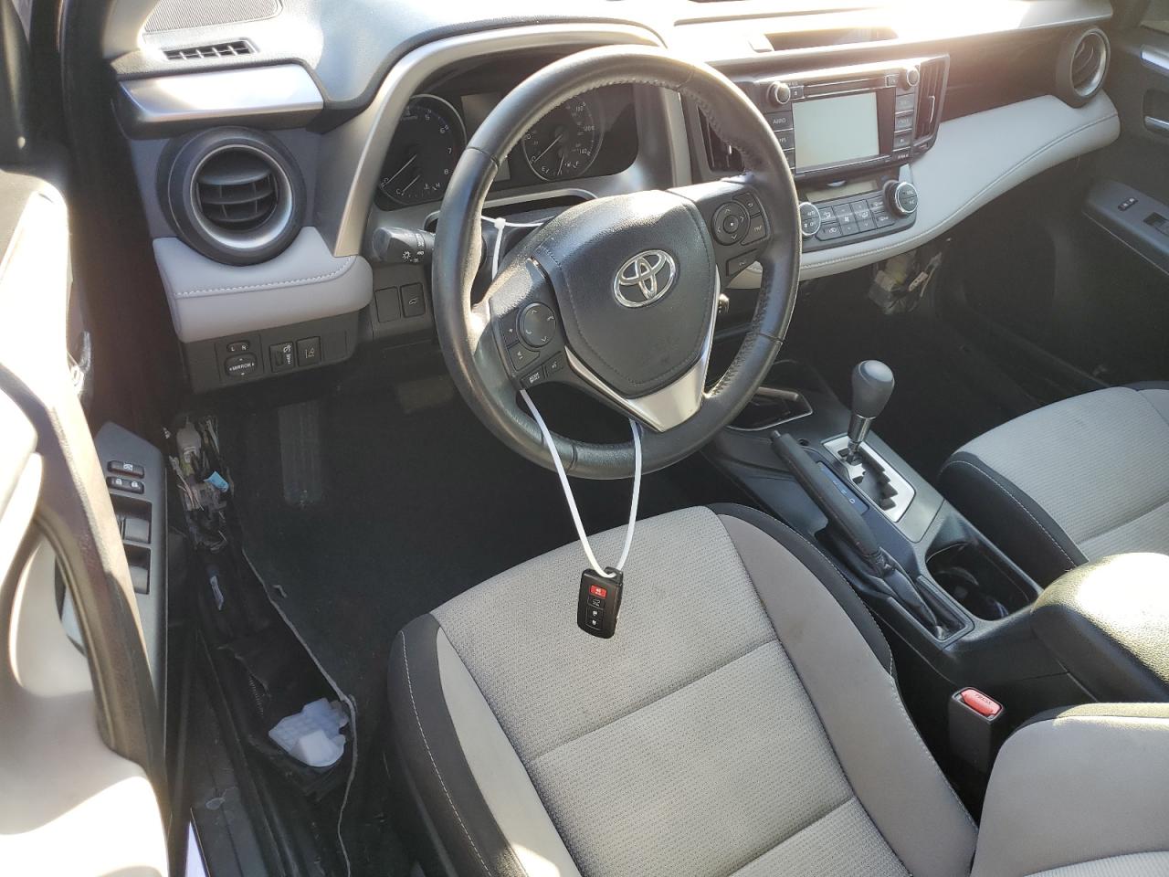 2018 Toyota RAV 4 - Image 8