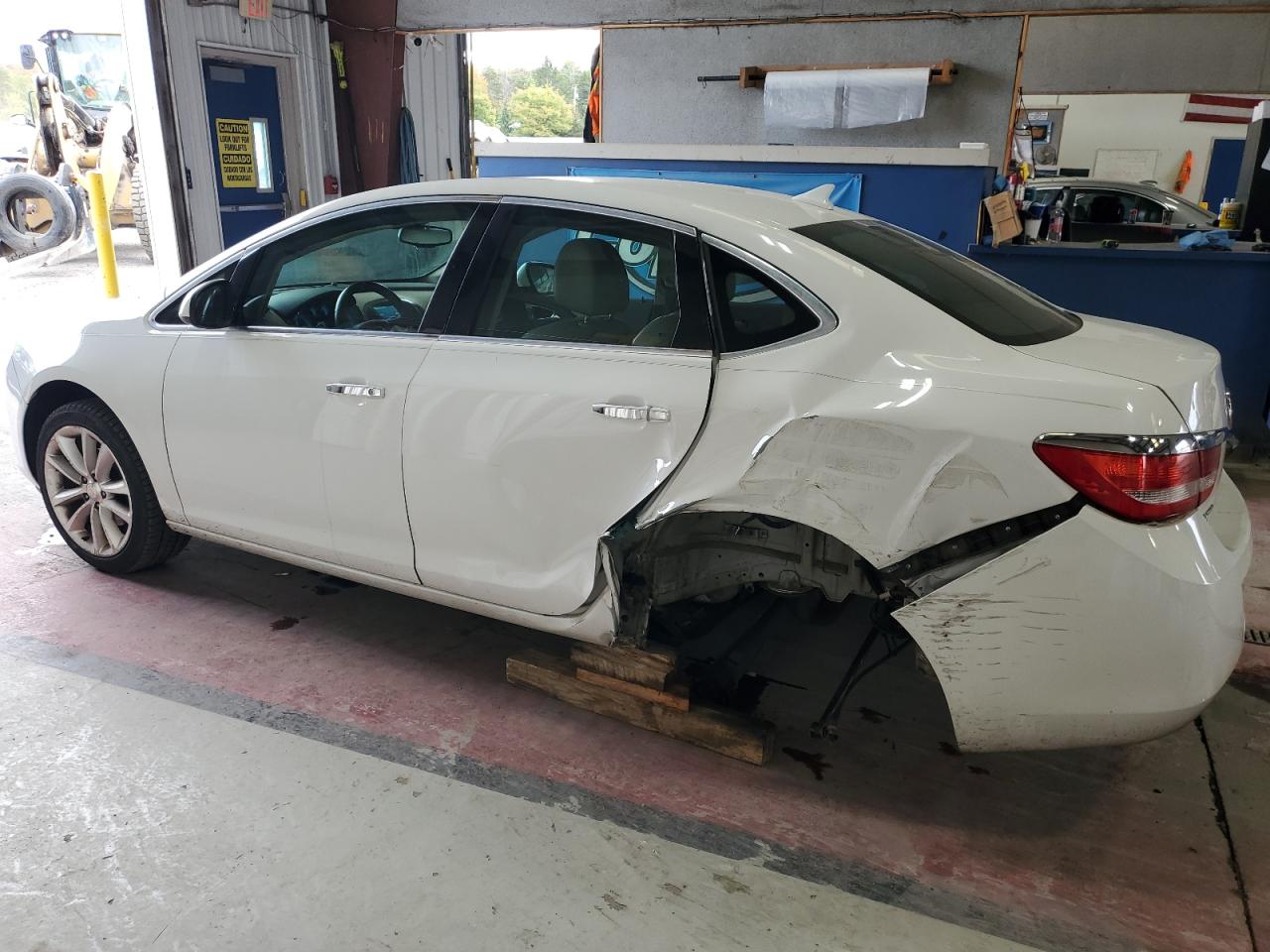 VIN 1G4PP5SK1E4102053 2014 BUICK VERANO no.2