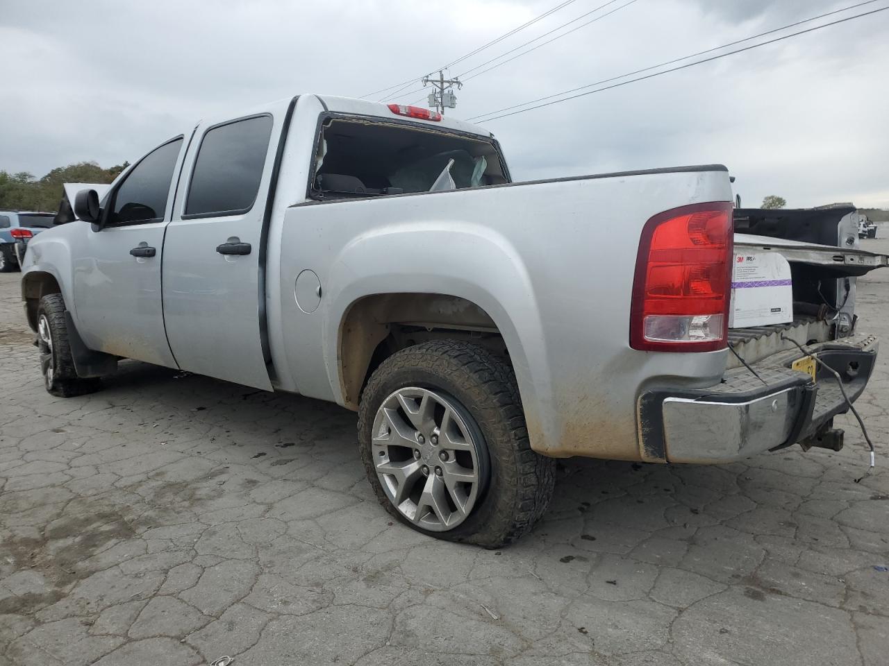 2013 GMC Sierra - Image 2