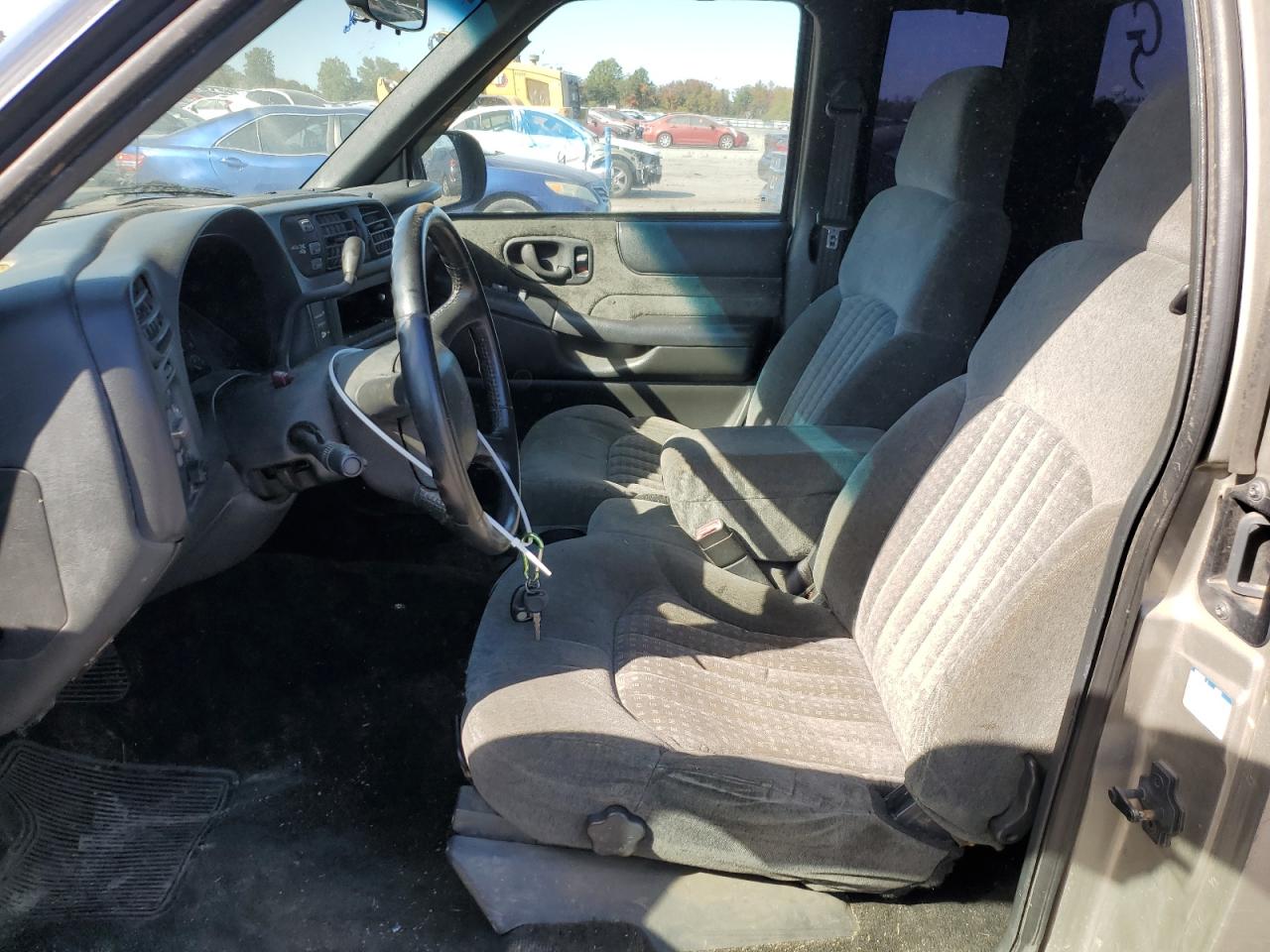 2002 Chevrolet S-10 Pickup - Image 7