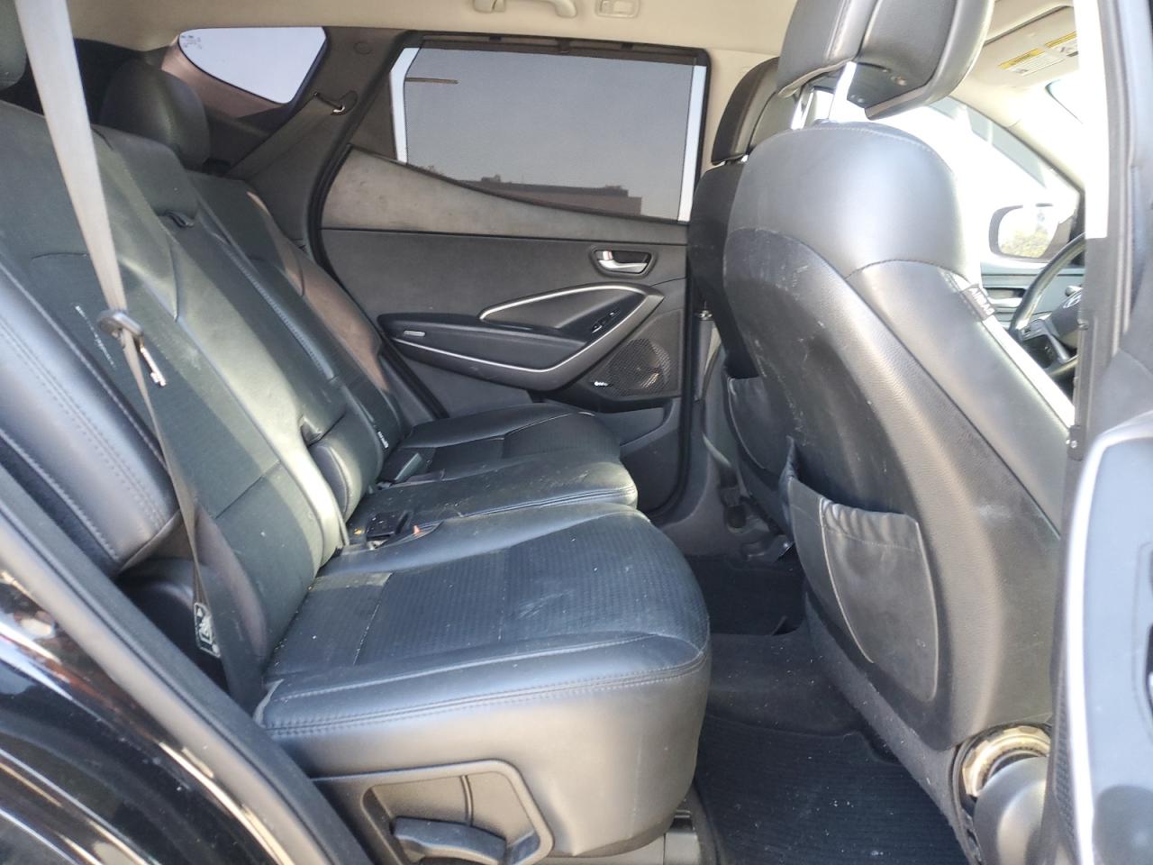 2015 Hyundai Santa Fe - Image 11