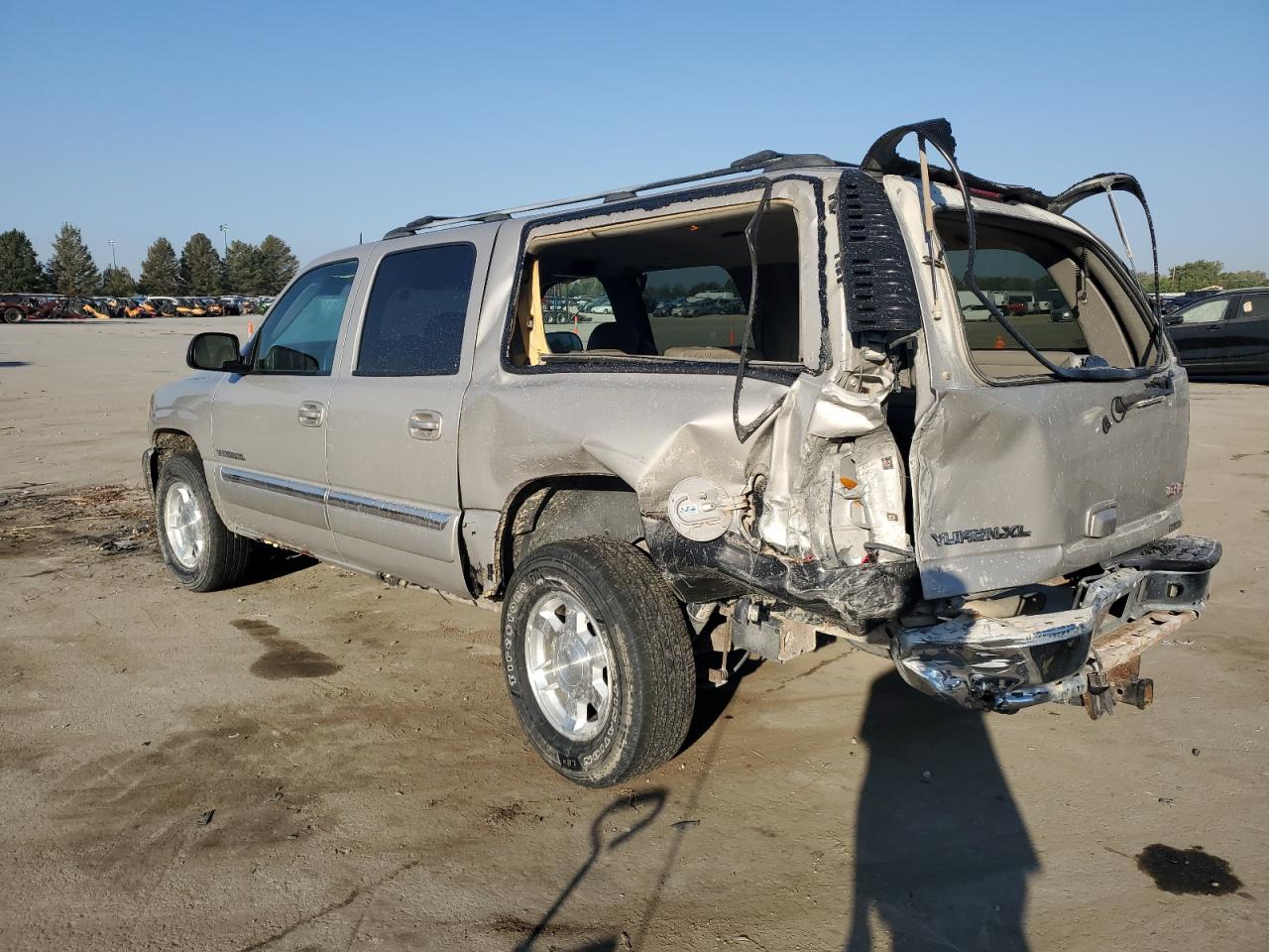 2005 GMC Yukon - Image 2